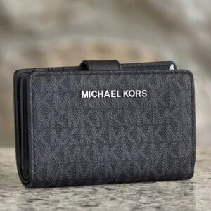 Michael Kors Jet Set Travel Medium Bifold Wallet in Black